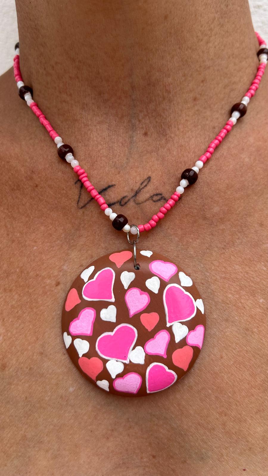 Collar Medallón corazones rosas