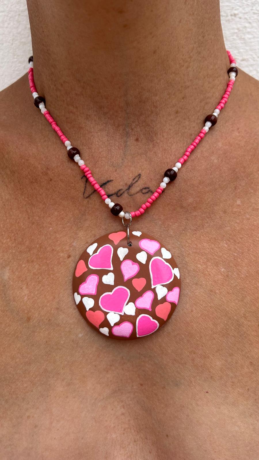 Collar Medallón corazones rosas