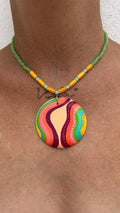 Collar medallón olas