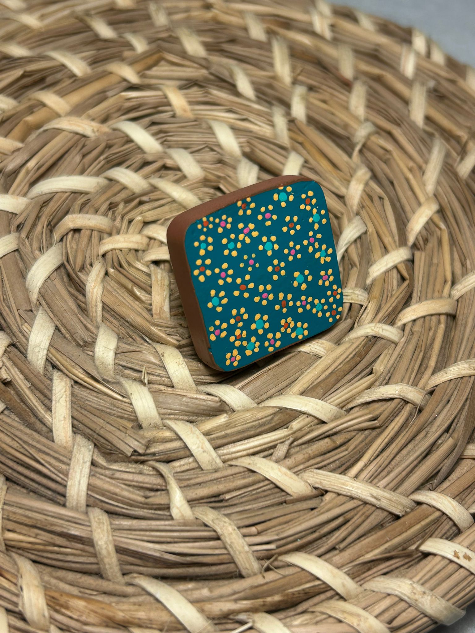 Anillo cuadrado azul floral