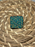 Anillo cuadrado azul floral