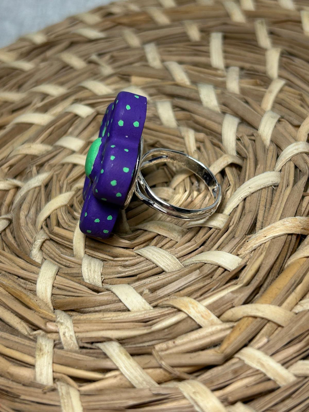 Anillo flor morada y verde