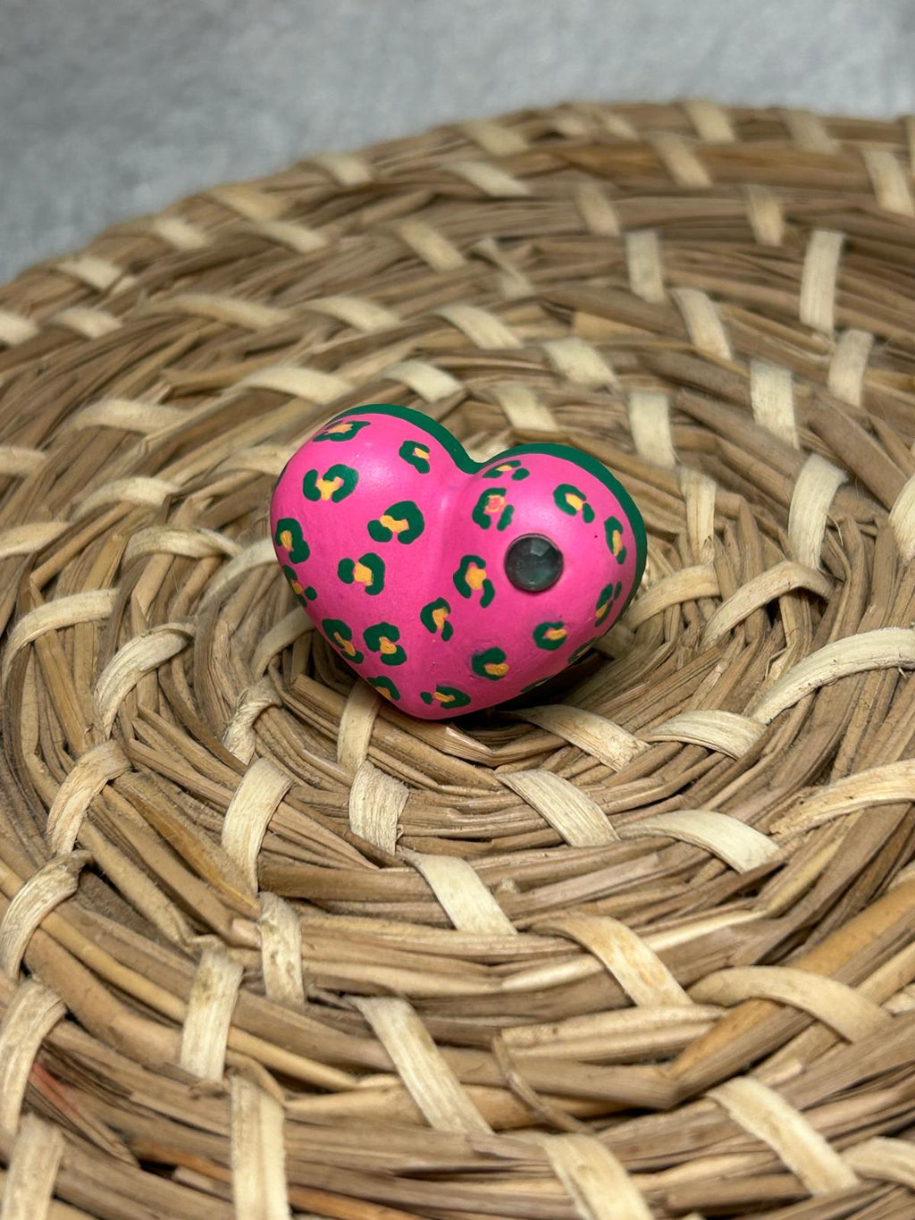 Anillo corazón rosa leopardo