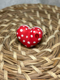 Anillo corazón rojo y topos blancos